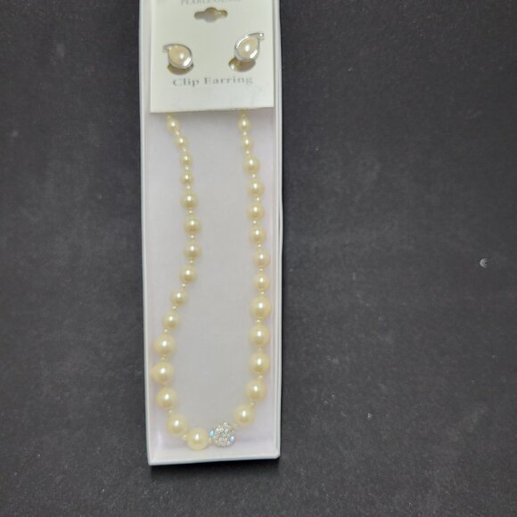Pearl Clip Earrings and Matching 18 " necklace - Picture 3 of 5